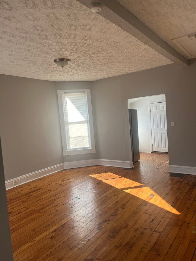 Building Photo - 5236 Lorain Ave Unit UP
