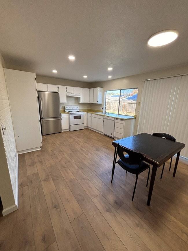 Photo - 137 Edwin Dr