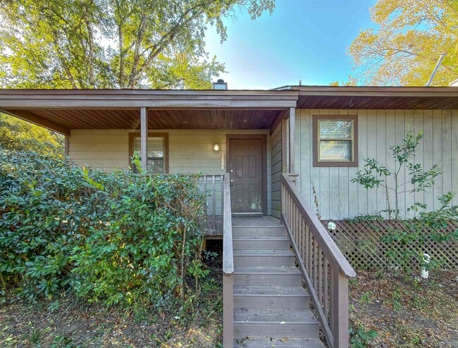 Building Photo - 1556 Twin Lakes Cir