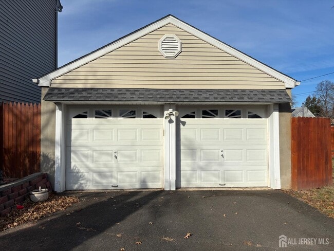 Photo - 921 Walnut St