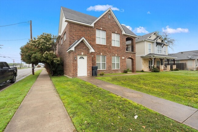 Building Photo - 1425 E James St Unit B