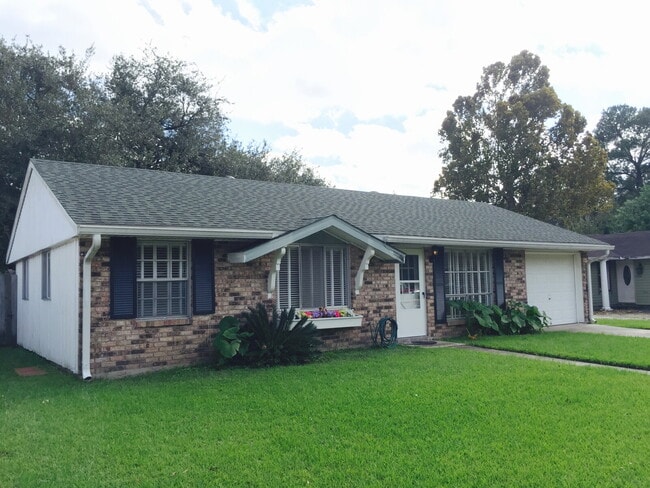 Building Photo - 112 Fraternity Dr Unit Main