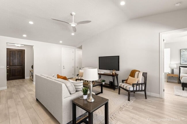Photo - Gorgeous 3 Bedroom home!