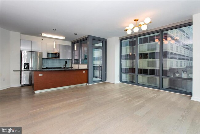 Building Photo - 2101 Market St Unit 1006