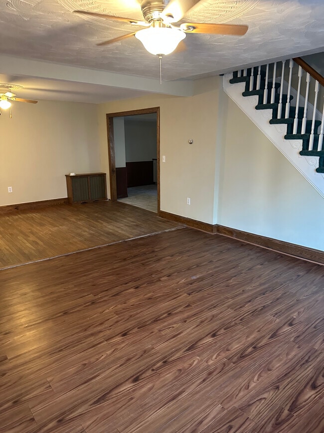 Photo - 529 Brook St