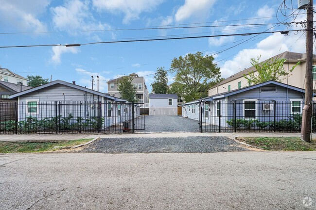 Building Photo - Living in The Heights Rental