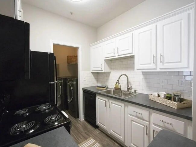 Building Photo - 100 Crossing Blvd Unit 1518