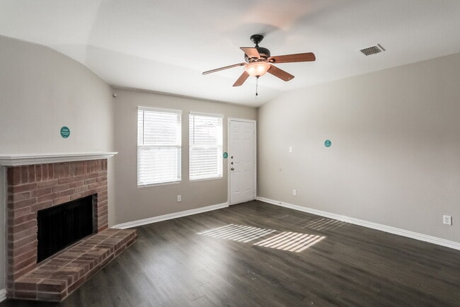 Photo - 573 Creekbend St