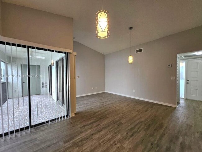 Photo - 1024 S Independence Dr Unit 1024E
