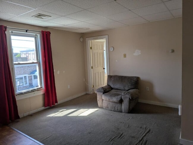Building Photo - 437 Bay St Rental