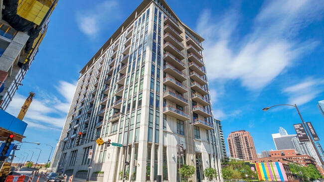 Building Photo - 740 W Fulton St Unit 1111