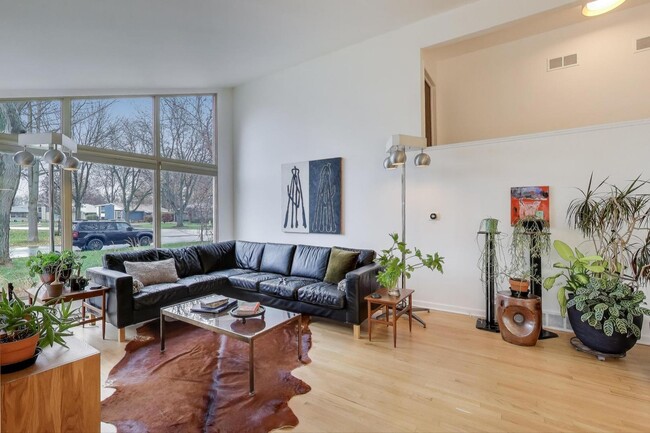 Photo - 321 Ferndale Rd