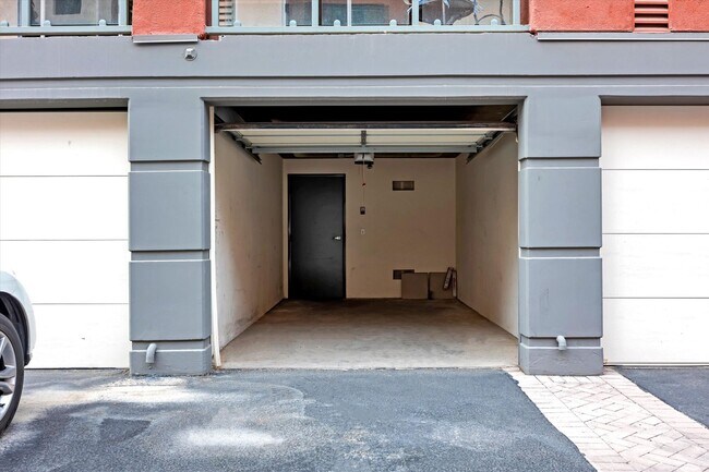 Photo - Sought after Park Avenue Condominiums/Top Floor Three Bedroom