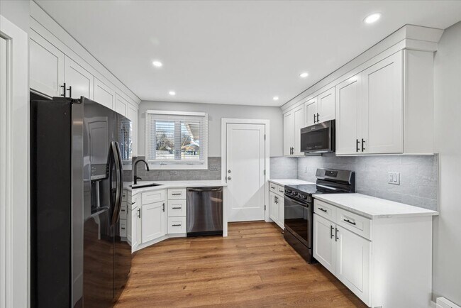 Photo - 285 Stamets Rd