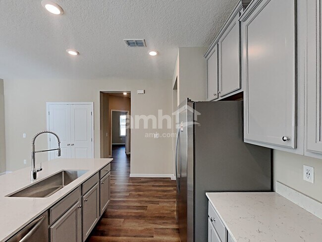 Photo - 238 Hemlock Pt