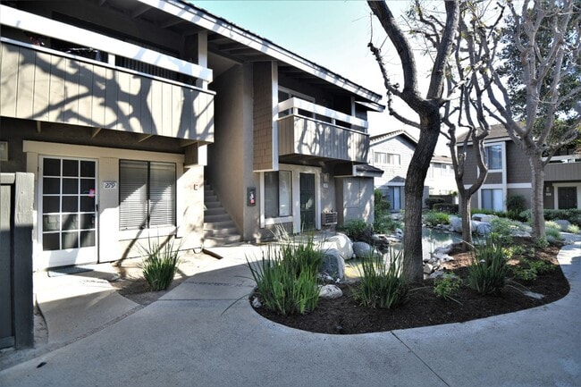 Building Photo - 258 Streamwood Rental
