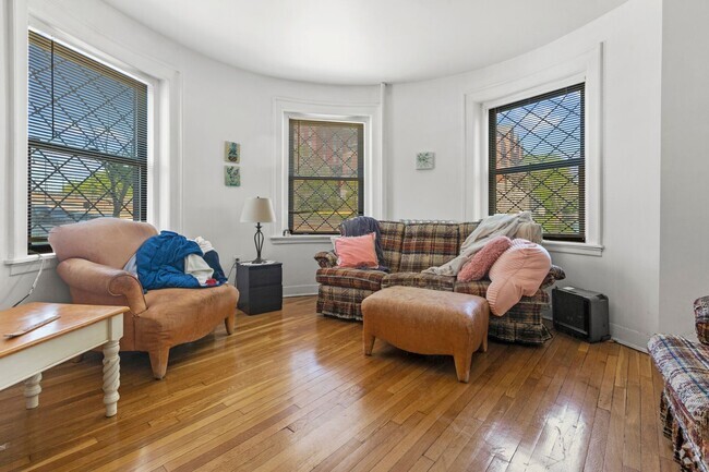 Building Photo - 1464 Commonwealth Ave Rental