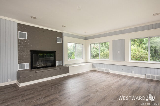 Photo - 923 W Plainfield Rd