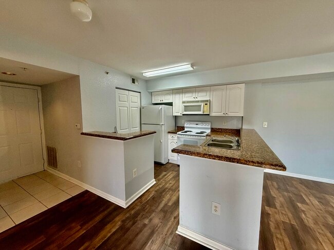 Photo - 191 SW Palm Dr Unit 108