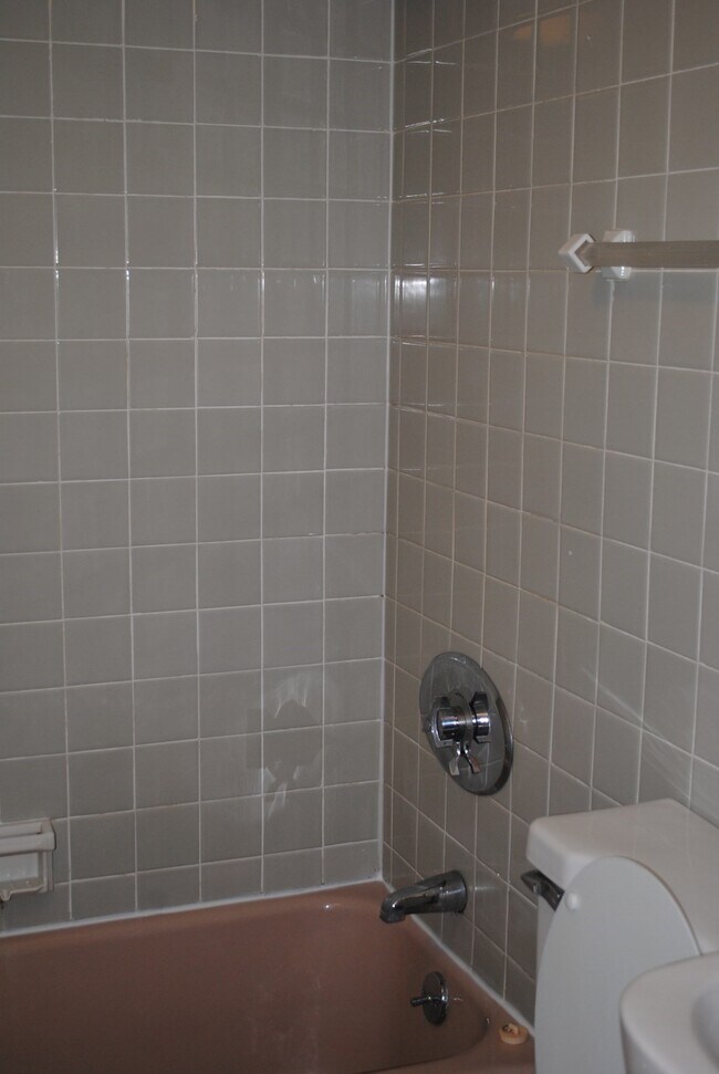 Photo - 34 Kinross Rd Unit 1