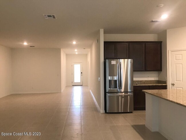 Photo - 750 August St SE