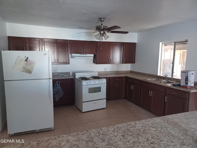 Photo - 809 Delhi Dr