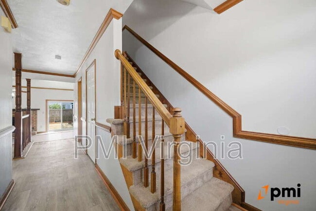 Photo - 202 Stonehall Ct