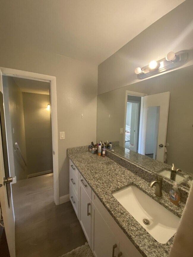 Photo - 36 W 250 N