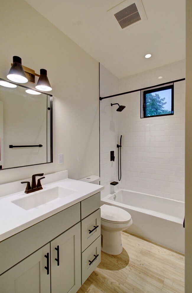 Photo - 1221 East Emma Drive Unidad 112