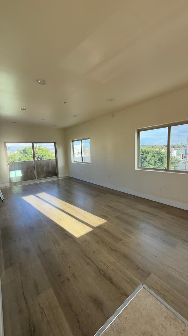 living room in a sunny day - 3763 Sawtelle Blvd Unit 3763 Sawtelle