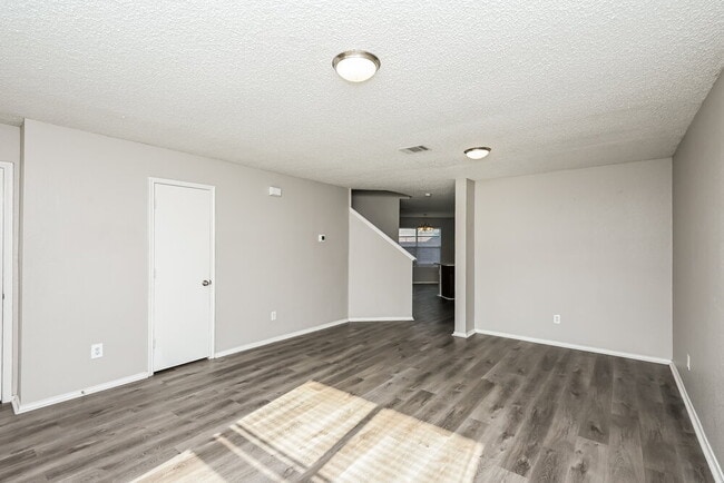 Photo - 8304 Cutter Hill Ave