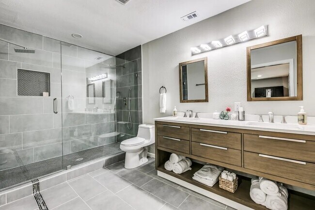 Photo - 2519 Highwood Dr