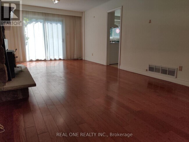 Photo - 72 Liebeck Crescent