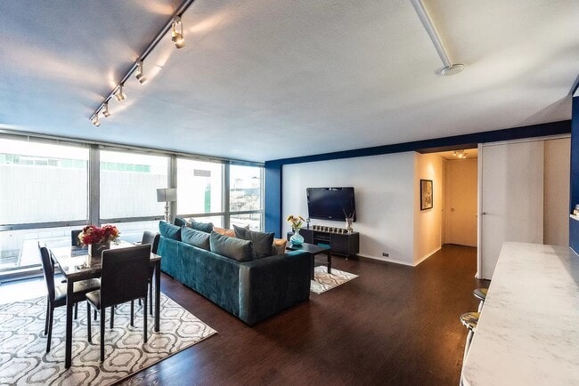 Photo - 330 W Diversey Pkwy Unit 404