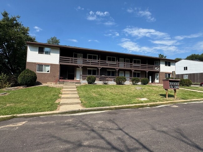Building Photo - 213 Sunnyridge Ct Unit J
