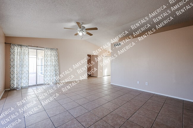 Photo - 630 E Jensen St