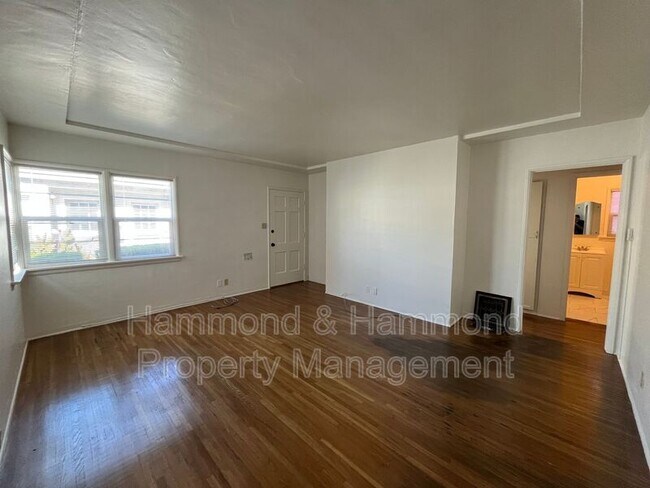 12243 Magnolia Blvd