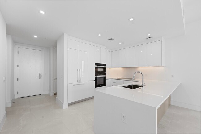 Photo - 220 Lake Shore Dr Unit 811