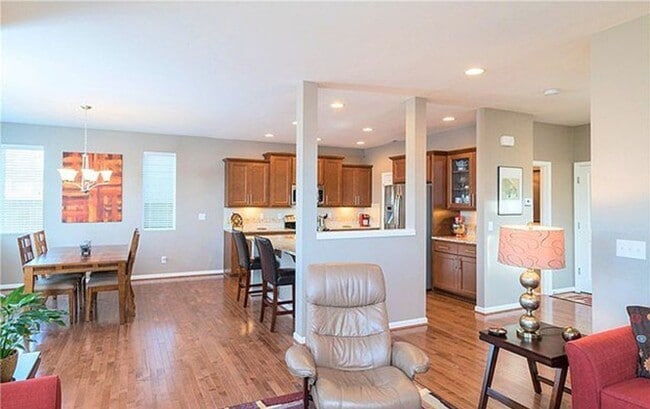 Photo - Exquisitely Beautiful Home with 3 bed and 2.5 Bath