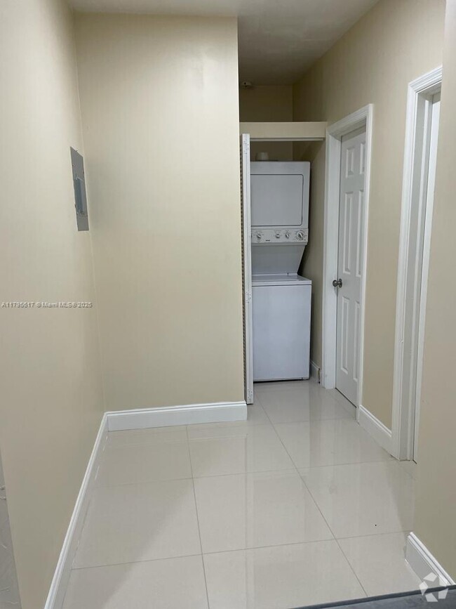 Building Photo - 630 NW 42nd Ave Unit 1 Rental