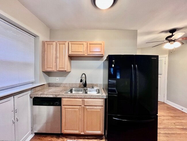 Photo - 1535 McCausland Ave