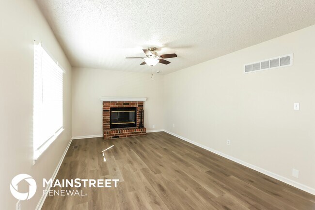 Photo - 209 SW Cross Creek Dr