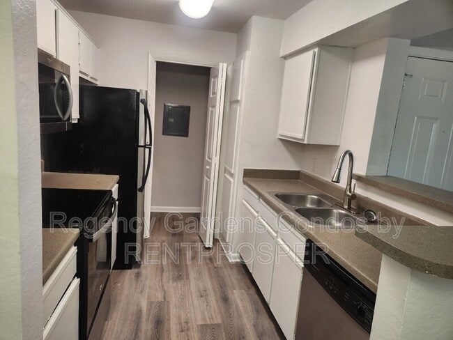 Photo - 5533 Chrishire Way Unidad 204