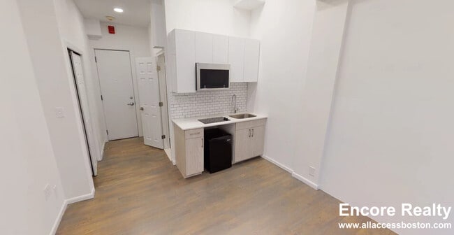 Photo - 270 Newbury St Unit 1