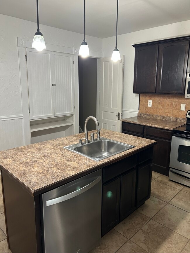 Photo - 10 /12 Garret St