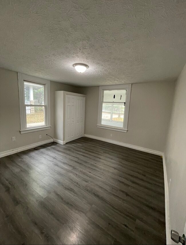 37 Magnolia Ave
