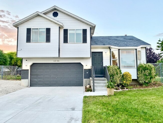 6238 Contadora Dr