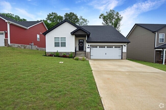 Building Photo - Pet Friendly Three Bedroom! Rental