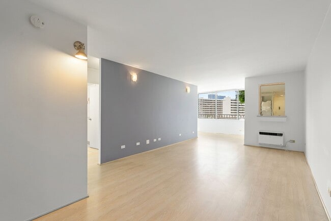 Building Photo - The Barclay 2bd/2ba/1pkg Unit 306