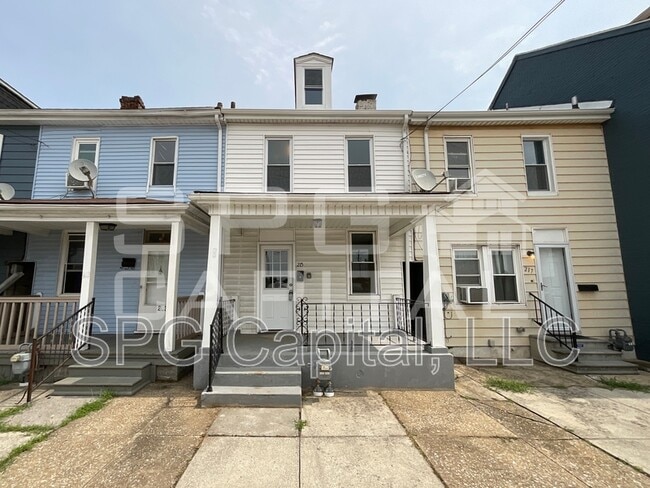 Building Photo - 215 Fulton St